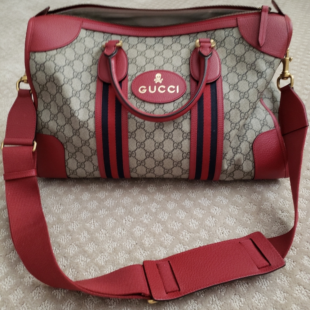 AUTHENTIC GUCCI OVERSIZED